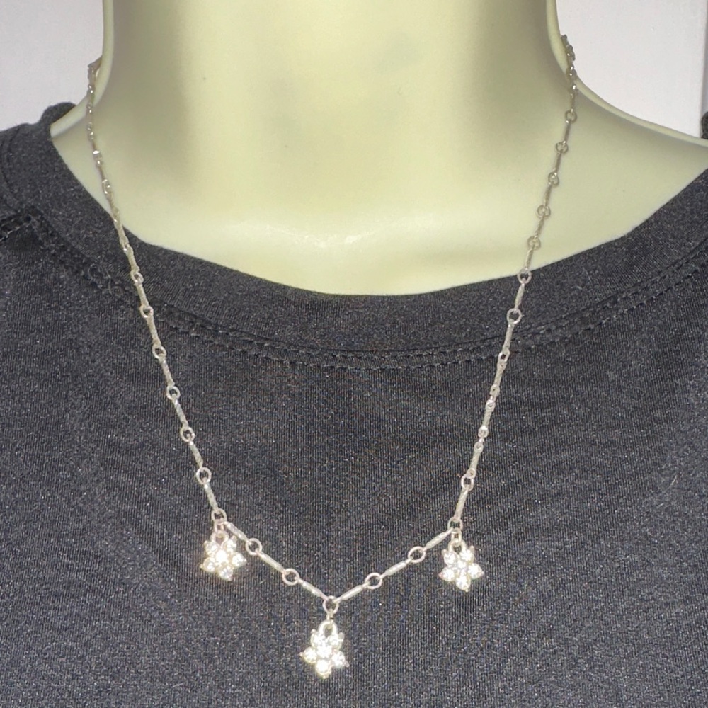 Delicate Feminine Silver‎ Necklace with Floral Crystal Rhinestone Accents